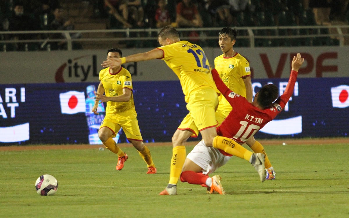 Cựu tuyển thủ U23 Việt Nam là Hồ Tuấn Tài không để lại nhiều dấu ấn, trong lần hiếm hoi được đá chính cho CLB TP HCM.