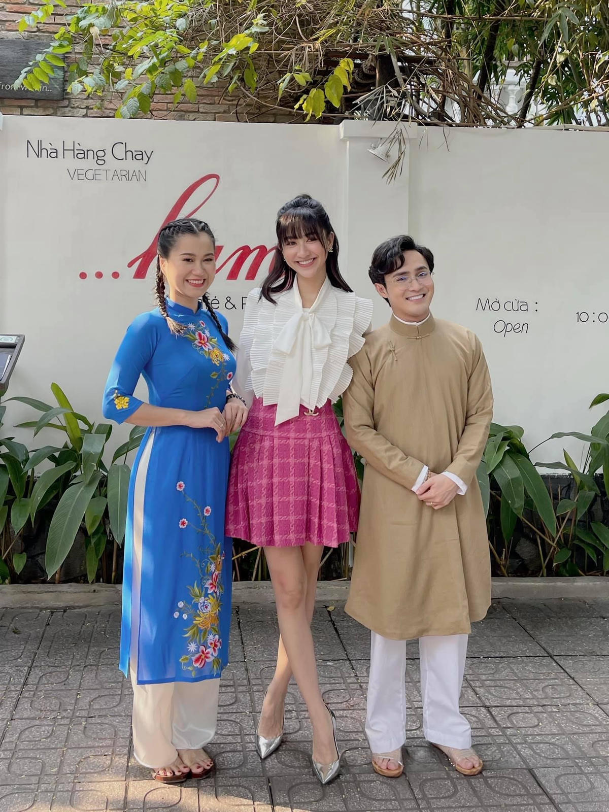 Á hậu Hoài Thu có dịp quay chung chương trình cùng Lâm Vỹ Dạ và Huỳnh Lâp, và đây là cảm nghĩ: “Đi quay với 2 anh chị như đi xem tấu hài thật sự. Yêu yêu”.