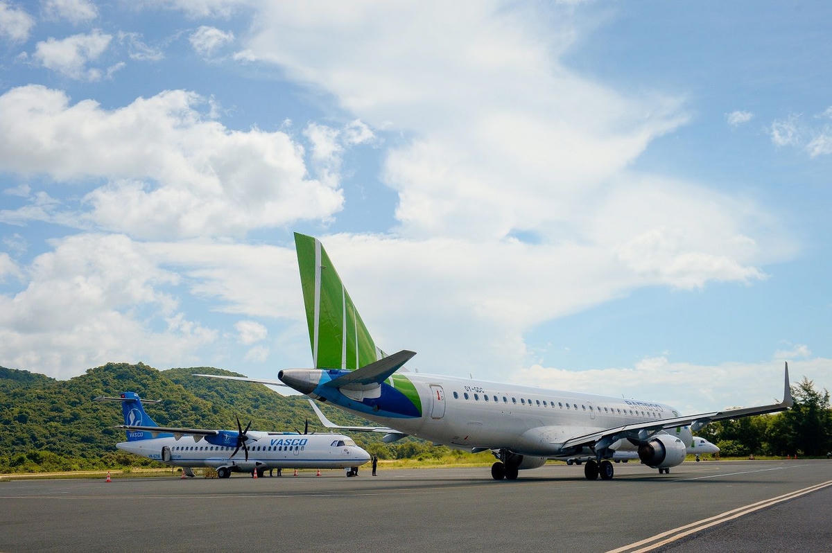 Từ tháng 9/2020, Bamboo Airways đã khai trương 3 đường bay thẳng từ Hà Nội, Hải Phòng và Vinh tới Côn Đảo.