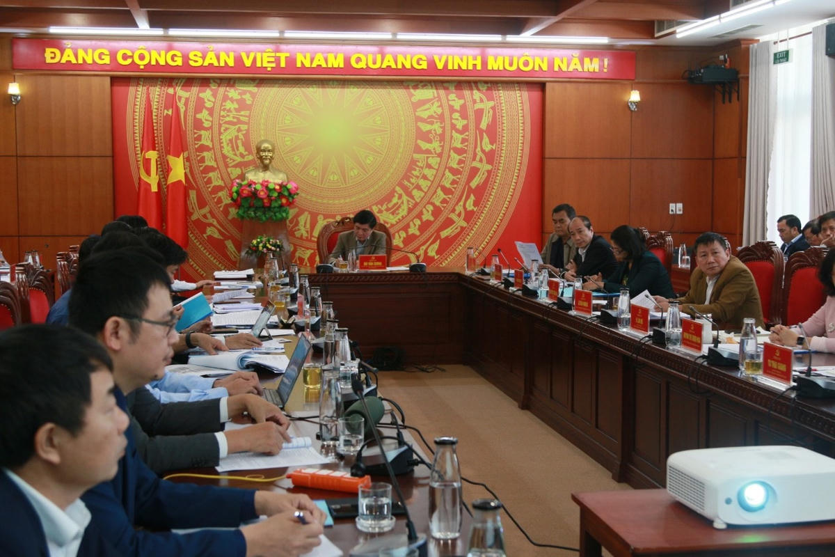 Toàn cảnh buổi làm việc.