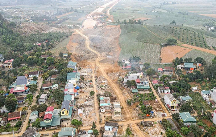 Bộ GTVT cho phép chỉ định thầu các gói thầu tư vấn và cho phép chủ đầu tư tiểu dự án GPMB được áp dụng hình thức chỉ định thầu thực hiện các nhiệm vụ nhằm di dời công trình hạ tầng kỹ thuật trong phạm vi dự án. Ảnh minh họa.