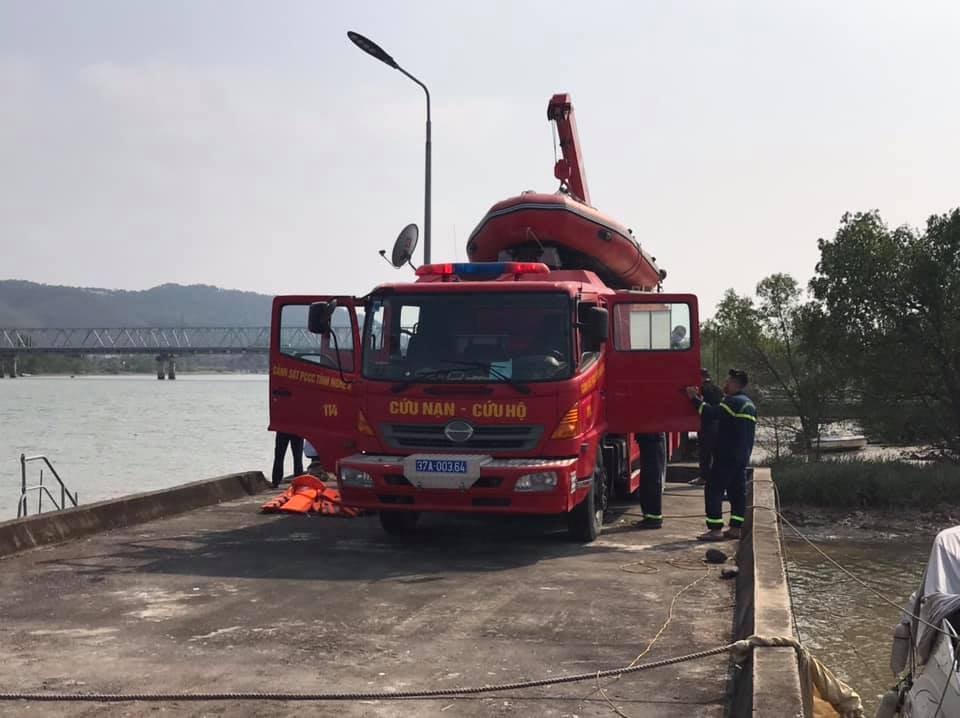 Lực lượng cứu hộ đang tổ chức tìm kiếm.