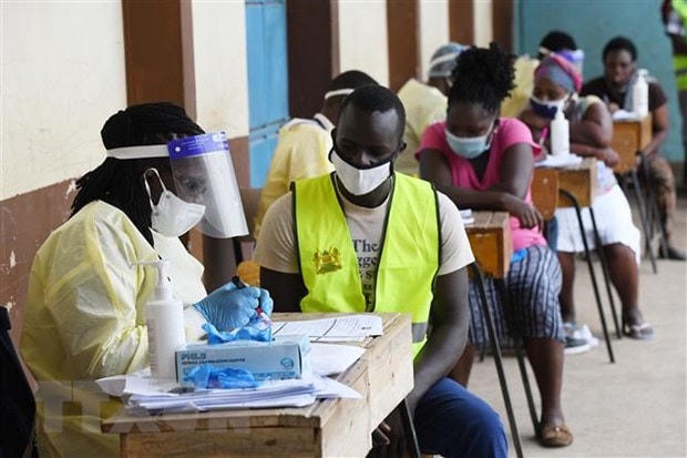 Một điểm xét nghiệm Covid-19 ở Nairobi, Kenya. (Ảnh: AFP/TTXVN)