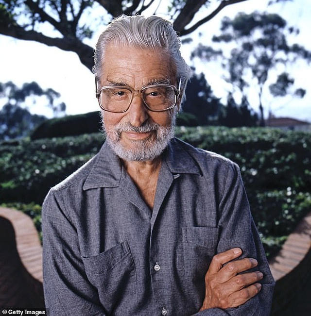 Nhà văn người Mỹ Theodor Seuss Geisel.