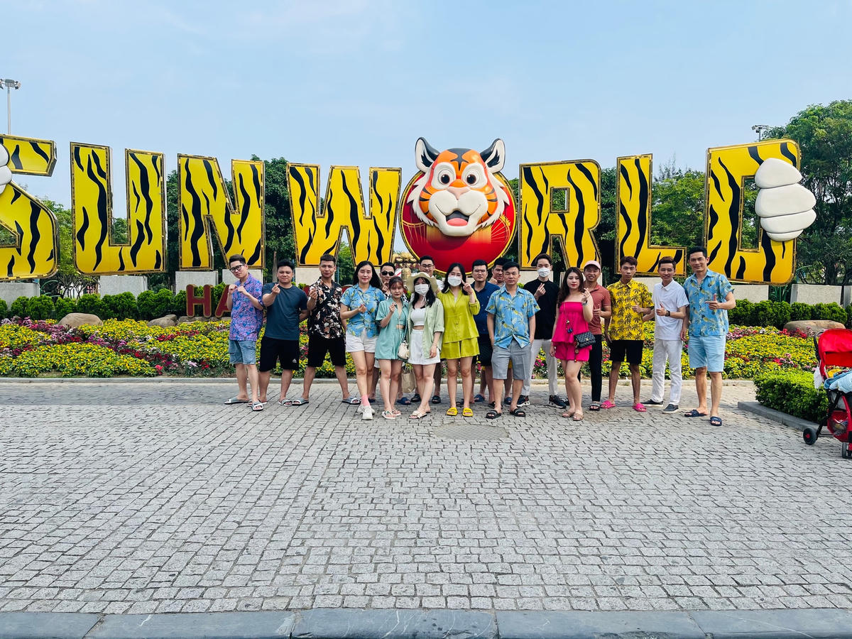 Du khách và người dân địa phương đang háo hức ngóng chờ Carnaval Hạ Long.