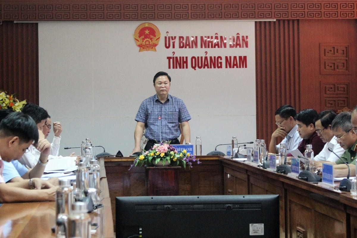 Ông Lê Trí Thanh, Chủ tịch tỉnh Quảng Nam phát biểu tại buổi làm việc với các đơn vị giải trình việc mua máy xét nghiệm Covid-19.