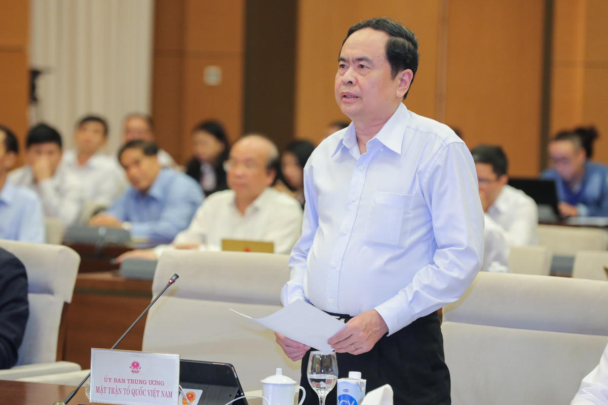 Chủ tịch Trần Thanh Mẫn phát biểu tại cuộc họp.
