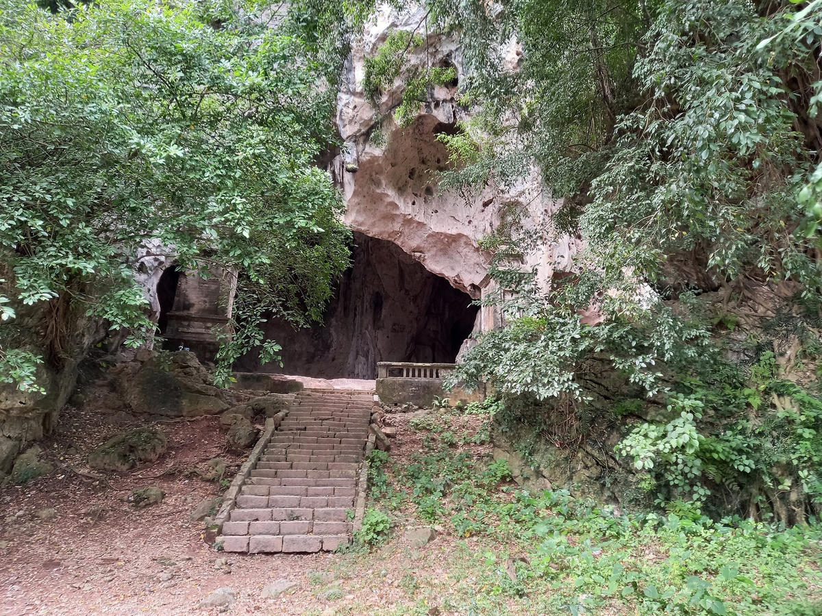 Cửa động Hoàng Xá.