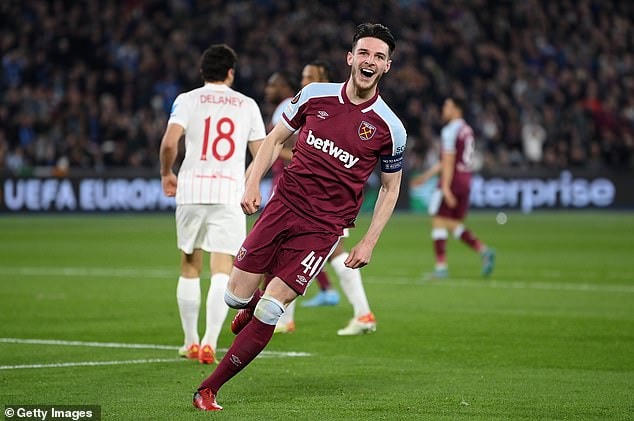 Việc được chơi trên sân nhà giúp West Ham có được sự hưng phấn cao độ, dù Sevilla được đánh giá cao hơn về đẳng cấp.