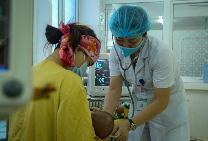 Chăm sóc sức khỏe người dân.