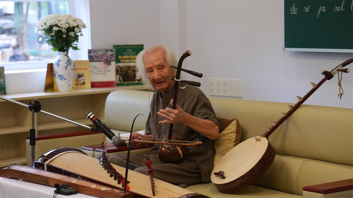 Nhạc sư Nguyễn Vĩnh Bảo.