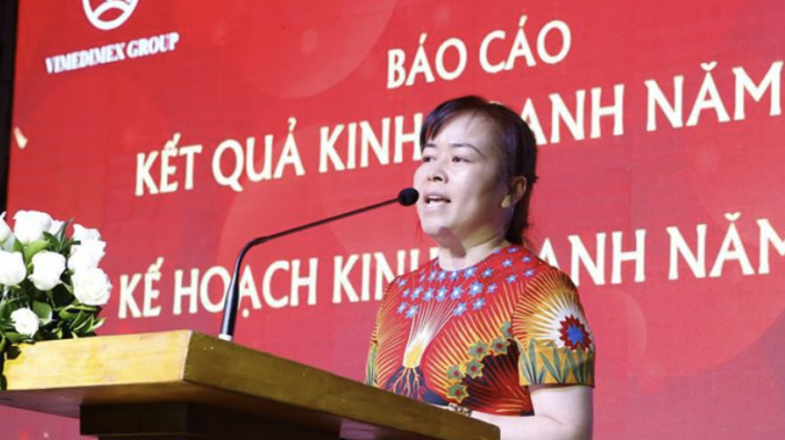 Bà Nguyễn Thị Loan bị khởi tố vì hành vi vi phạm quy định về hoạt động bán đấu giá tài sản, gây thiệt hại tài sản Nhà nước khoảng 200 tỷ đồng.