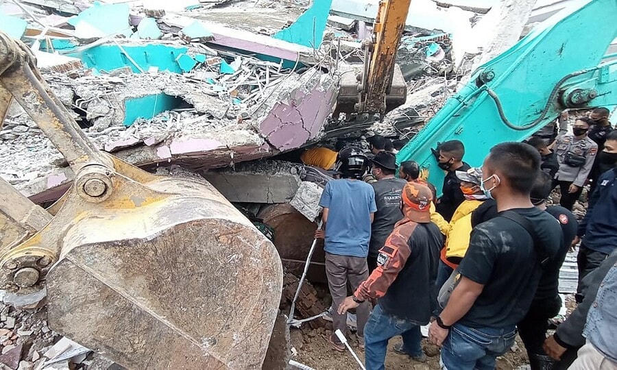 Động đất tại Indonesia: 56 người thiệt mạng, hơn 800 người bị thương