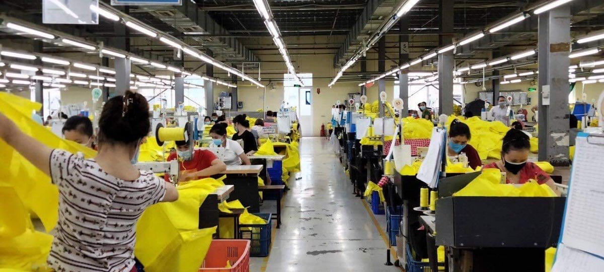 Nhiều doanh nghiệp vẫn duy trì sản  xuất an toàn trong dịch bệnh.