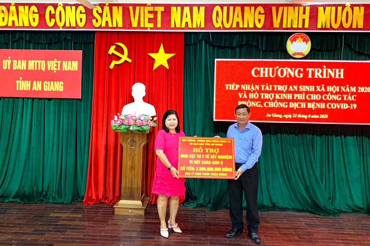 Ban vận động Quỹ “Phòng, chống dịch bệnh Covid-19 và hạn hán tỉnh” đã hỗ trợ 2,5 tỷ đồng cho bệnh viện Đa khoa trung tâm An Giang