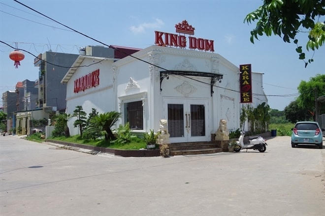 Quán karaoke Kingdom cho khách vào bay lắc giữa mùa dịch.