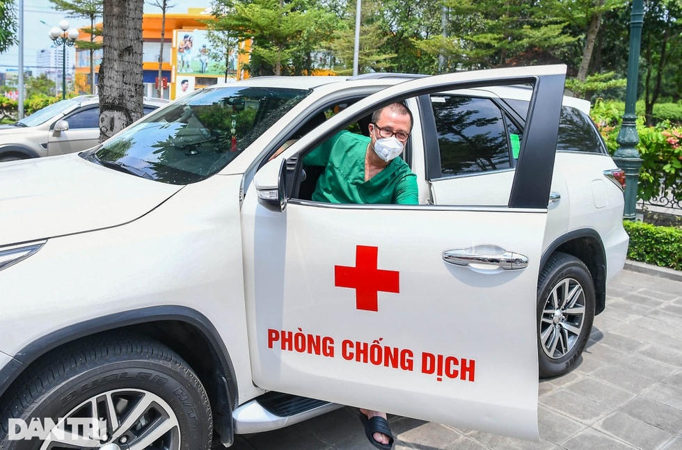 Vị chủ tịch ‘trốn vợ’ vào tâm dịch làm tài xế chuyến xe 0 đồng