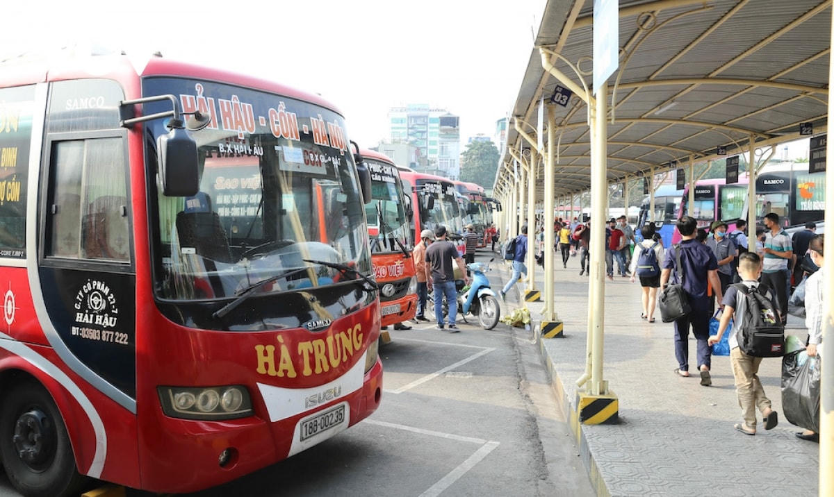 Công ty cổ phần bến xe Hà Nội đã xây dựng kế hoạch tăng cường thêm 2.200 lượt xe tại các bến trong dịp nghỉ Tết Dương lịch năm 2021 và Tết Nguyên Đán Tân Sửu.  