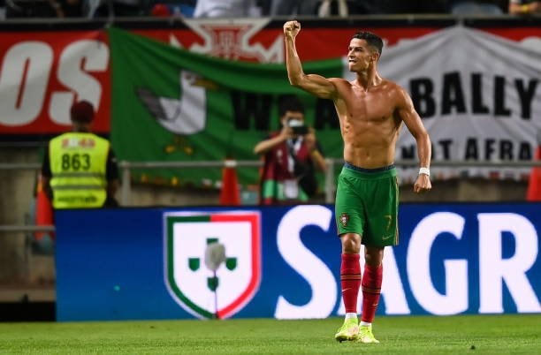 CR7 đi vào lịch sử bóng đá thế giới với tư cách chân sút ghi nhiều bàn thắng nhất ở cấp độ đội tuyển quốc gia.