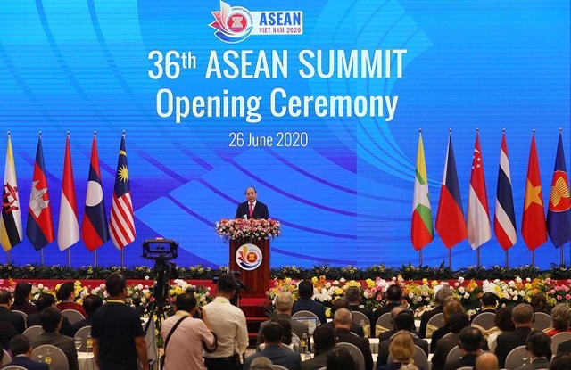 Thủ tướng Nguyễn Xuân Phúc phát biểu tại lễ khai mạc hội nghị (Ảnh: asean2020.vn).  