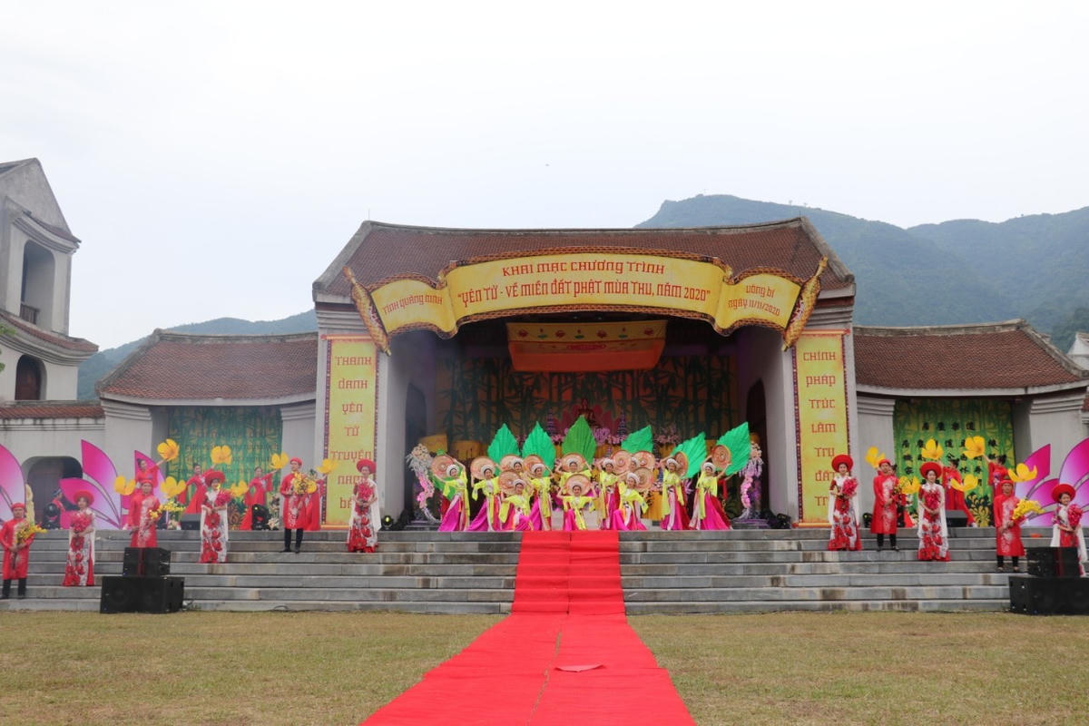 Quang cảnh lễ khai mạc