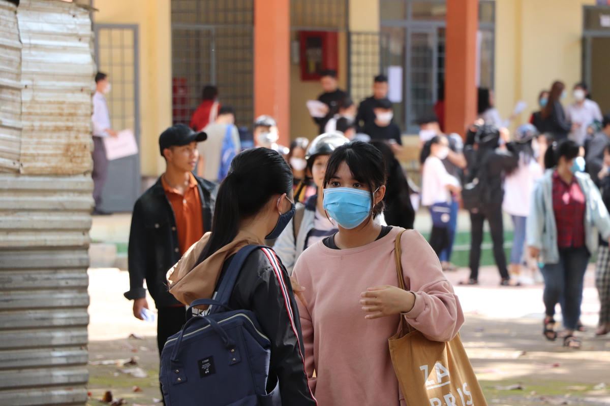 Không khó để có thể nhìn thấy tâm trạng lo lắng của các thí sinh.