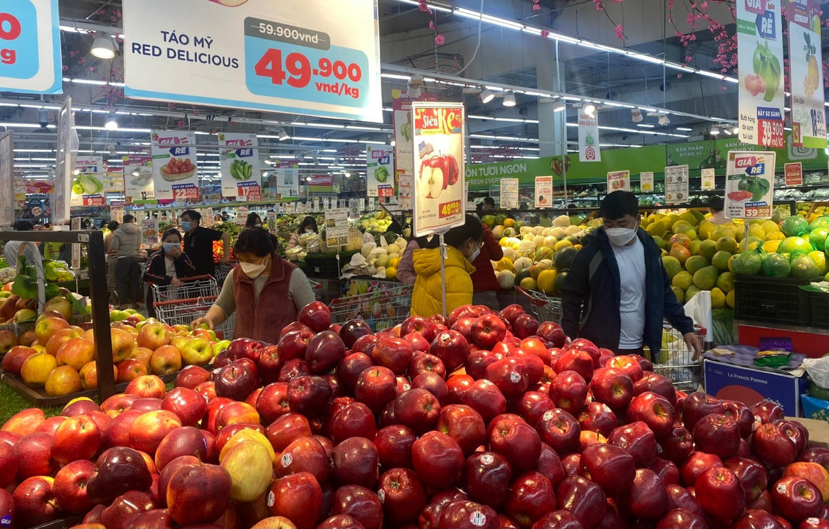 Siêu thị Big C giám giá nhiều mặt hàng để kích cầu người tiêu dùng. 