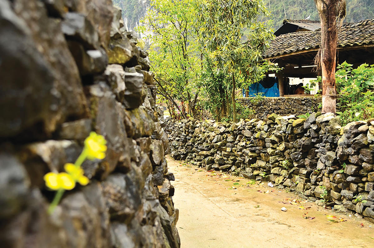 Đường vào làng Khuổi Kỵ.