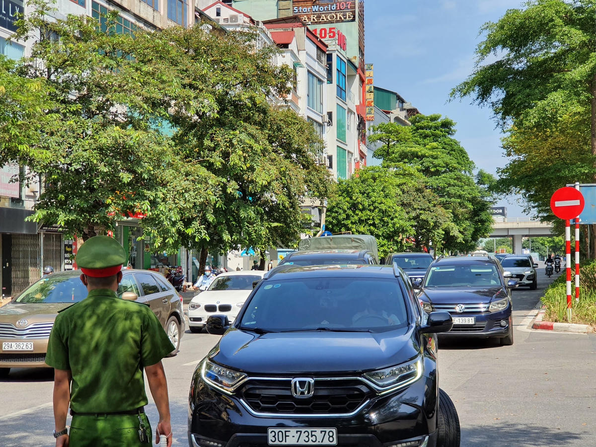 Chốt chặn được chia thành 2 làn riêng biệt cho xe máy và ô tô di chuyển.