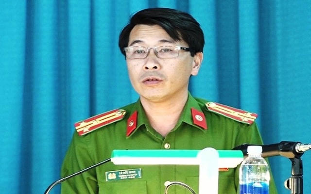 Ông Lò Minh Đức, nguyên Trưởng Công an huyện Mường Lát bị cách hết mọi chức vụ trong Đảng vì liên quan đến nhiều sai phạm.