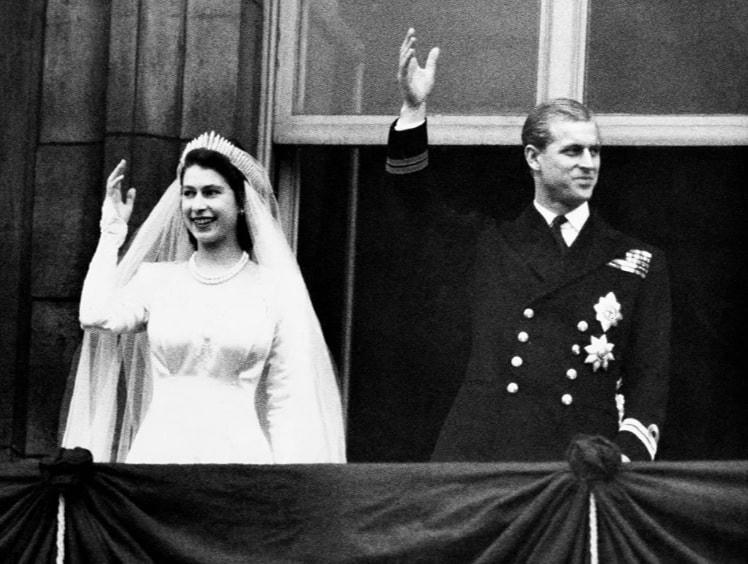Để kết hôn với Elizabeth, Philip phải từ bỏ tước vị Hy Lạp của mình và nhập quốc tịch Anh. Ông lấy họ Mountabatten từ gia đình mẹ mình. Một ngày trước đám cưới, ông được phong làm Công tước xứ Edinburgh. Hai người kết hôn vào ngày 20/11/1947. Buổi lễ được đài BBC ghi lại và phát sóng tới 200 triệu người trên thế giới.