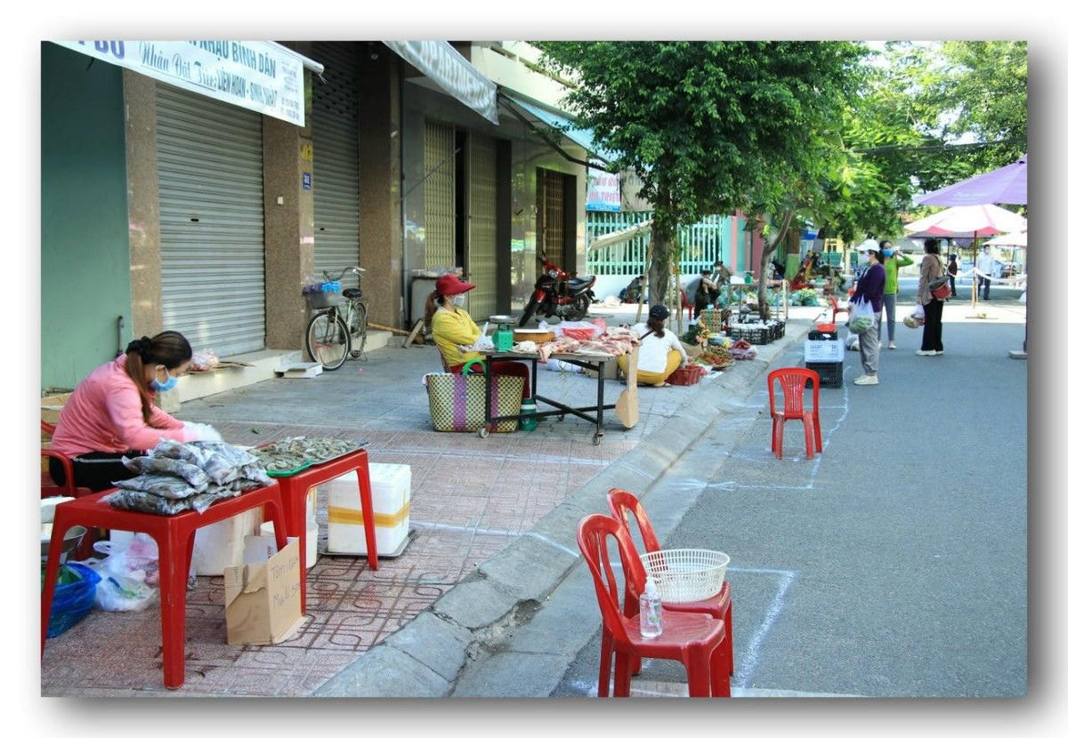 Các mặt hàng sẻ được bán khoảng cách tối thiểu 2 m.