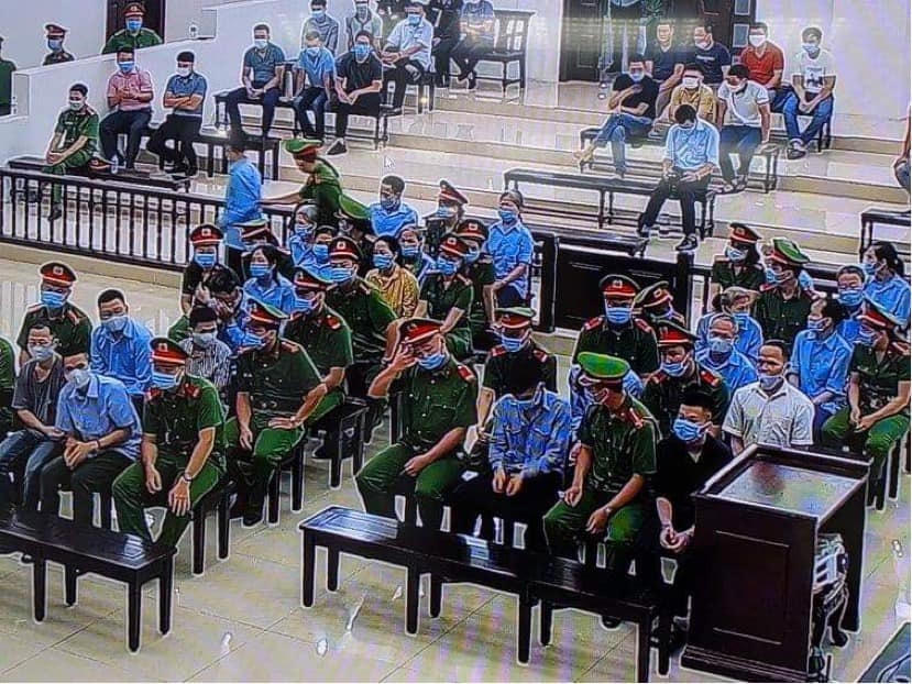 Các bị cáo tại phiên tòa.