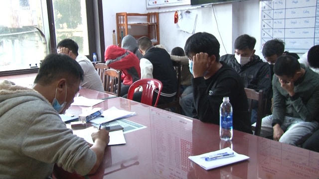 Các đối tượng tại cơ quan Công an. Ảnh: Công an cung cấp.