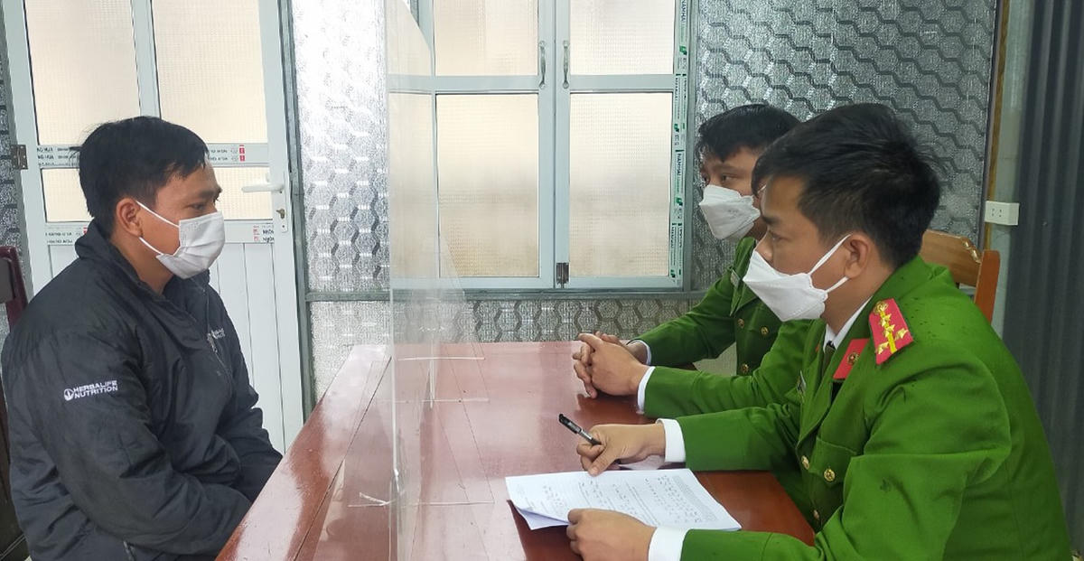Phạm Ngọc Tiến đứng ra thu hồ của mỗi con bạc số tiền 100.000 đồng/giờ.
