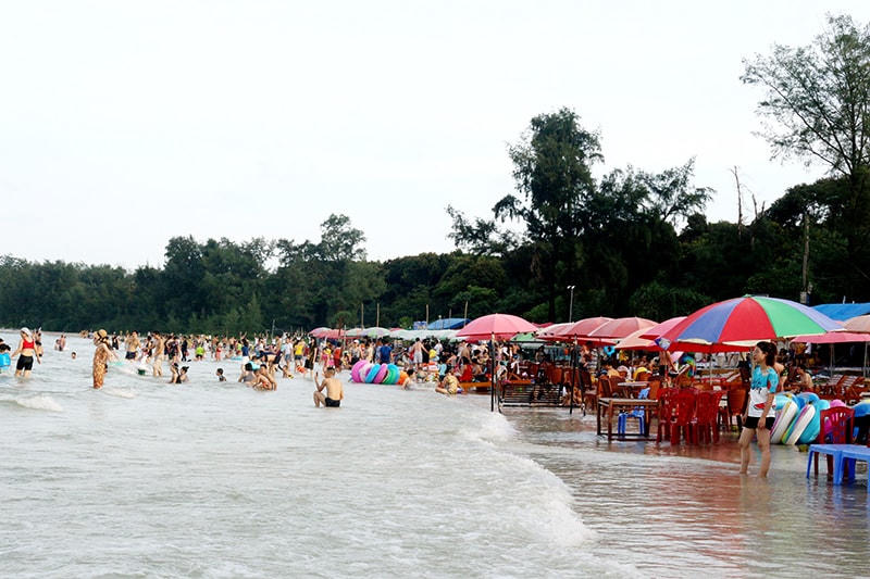 Bãi biển Minh Châu.