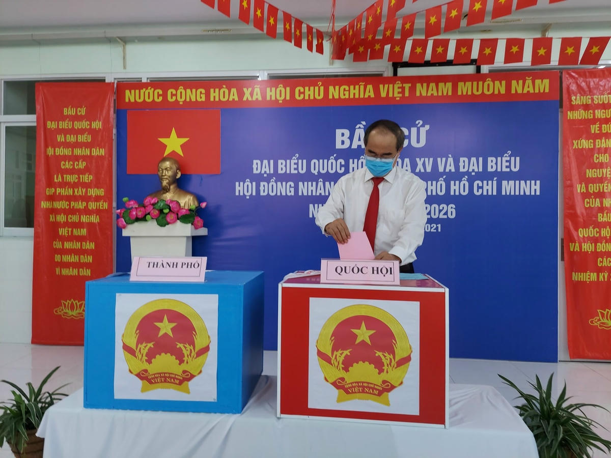 Ông Nguyễn Thiện Nhân tham gia bỏ phiếu tại Khu vực bỏ phiếu số 94 (Quận 10).
