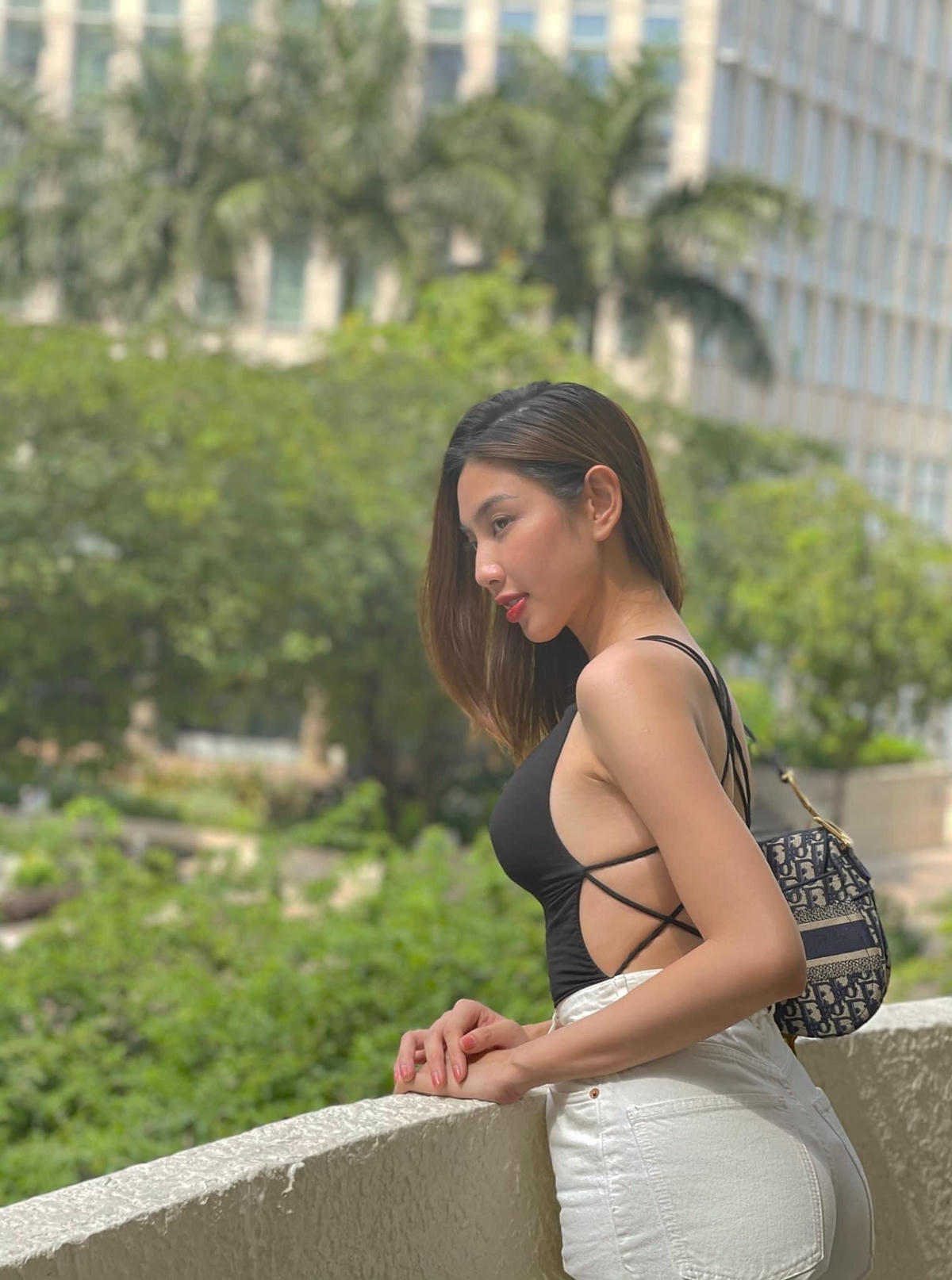 Nguyễn Trúc Thùy Tiên sinh năm 1998, cô tốt nghiệp khoa Pháp văn tại Đại học Khoa học Xã hội & Nhân văn TP HCM, là gương mặt quen thuộc tại các cuộc thi nhan sắc trong nước.