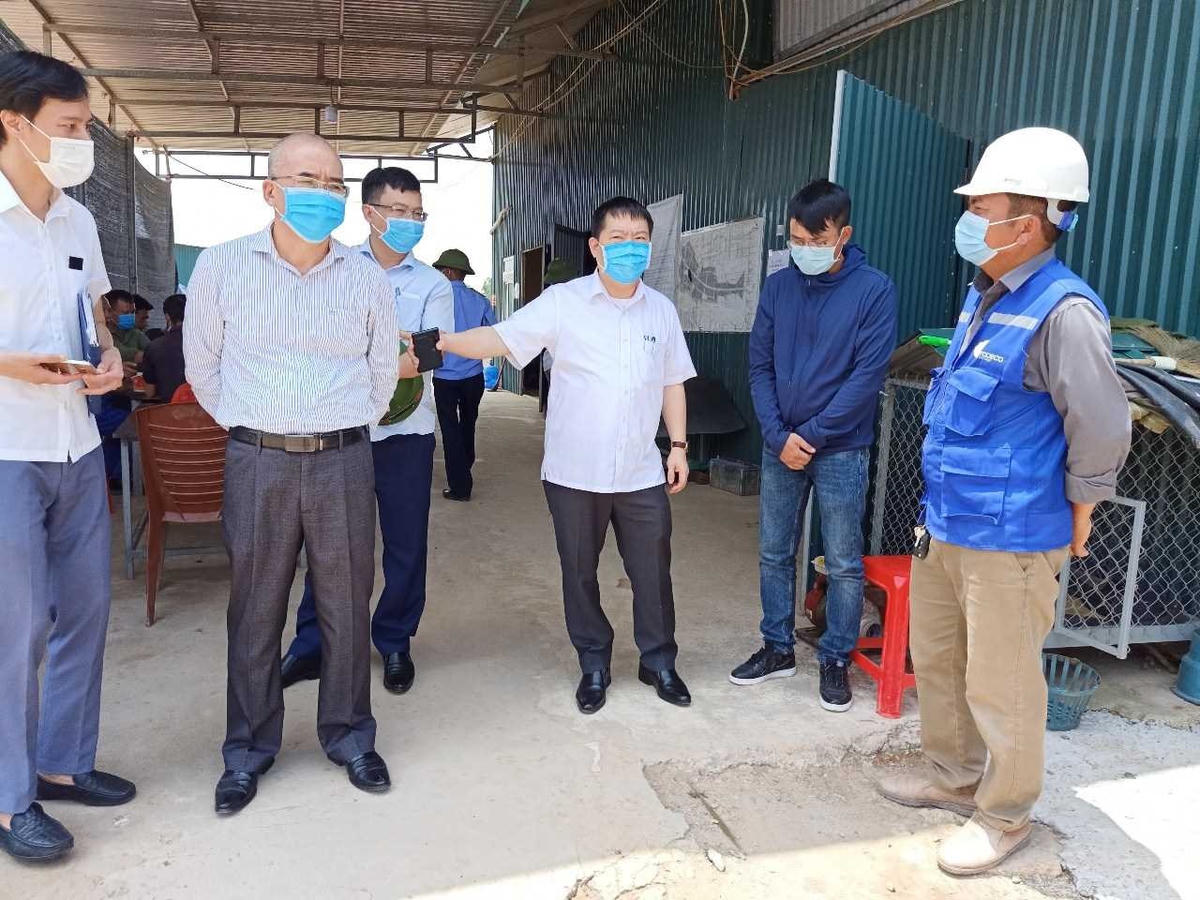 Đoàn Kiểm tra tại KCN Việt Hưng.