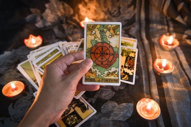 Tarot đang là dịch vụ “hot” được phát triển mạnh tại nhiều cơ sở kinh doanh tại Hà Nội.