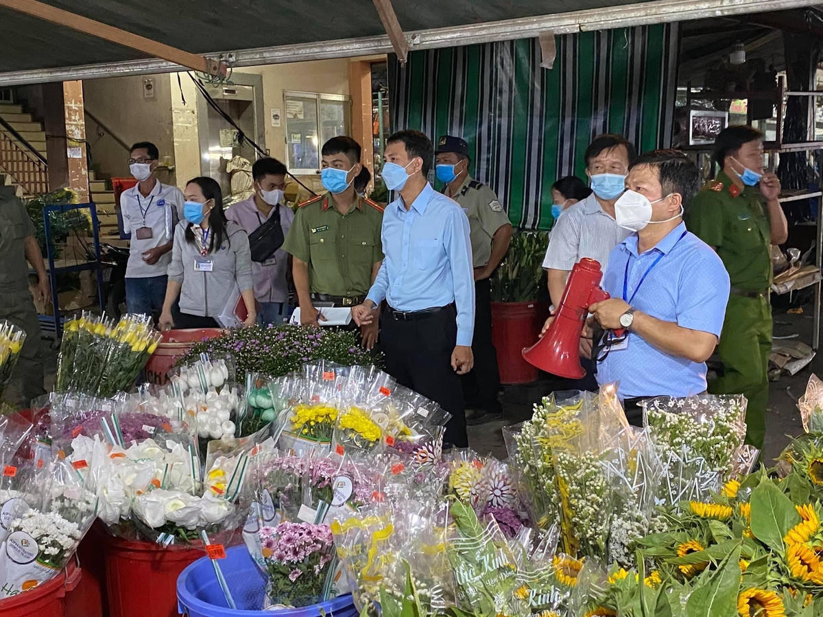 Ban quản lý chợ thông báo về thời gian kinh doanh tại chợ đầu mối Thủ Đức.