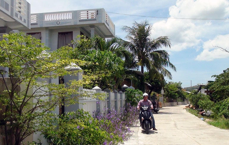 Một góc đường bê tông hóa tại xã An Ninh Tây (huyện Tuy An).