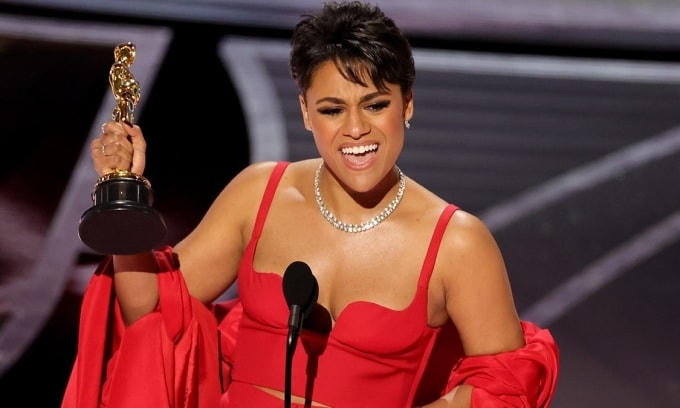 Ariana DeBose đã được xướng tên là "Nữ diễn viên phụ xuất sắc nhất". Ảnh: Reuters.
