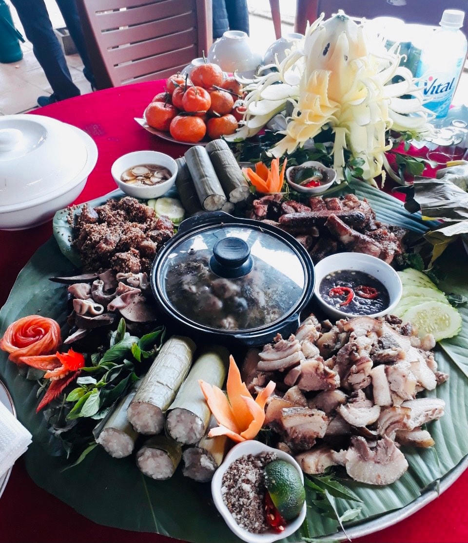 Các món ăn truyền thống của dân tộc Thái ở Pù Luông.