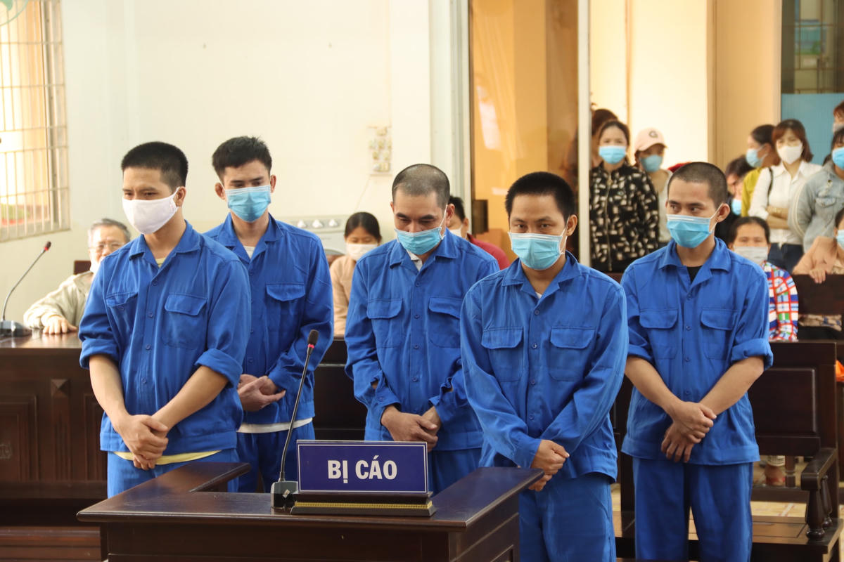 Các bị cáo tổ chức người nhập cảnh trái phép khiến cho tình hình dịch Covidd-19 diễn biến phức tạp.