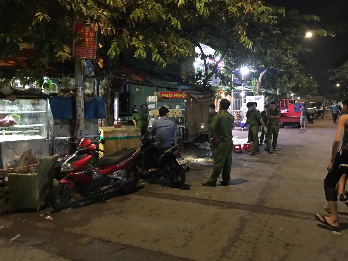 Công an khám nghiệm hiện trường. Ảnh: TL.
