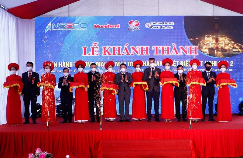 Lãnh đạo tỉnh Thanh Hoá cùng lãnh đạo Công ty TNHH Điện Nghi Sơn cắt băng khánh thành vận hành thương mại tổ máy số 1.