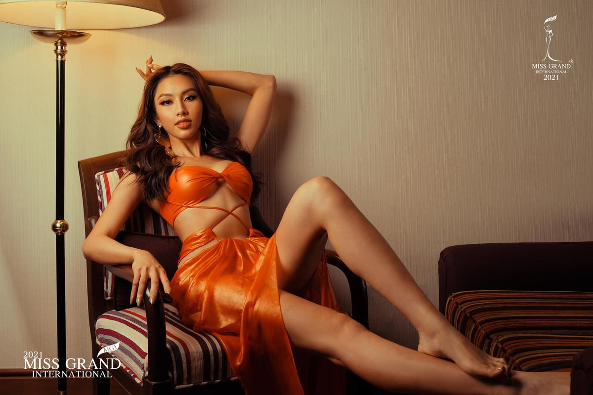 Trang phục áo tắm giúp Thùy Tiên dẫn đầu bình chọn Best in Swimsuit.