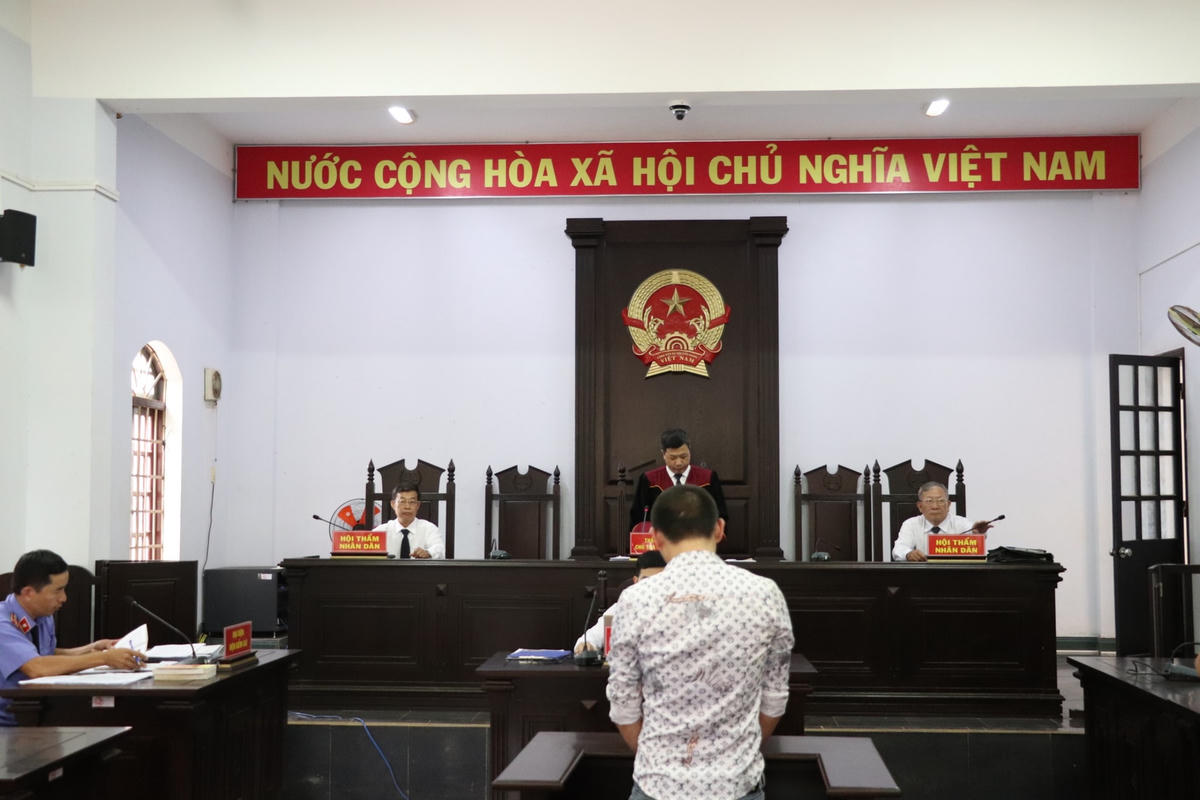 Quang cảnh phiên tòa xét xử.