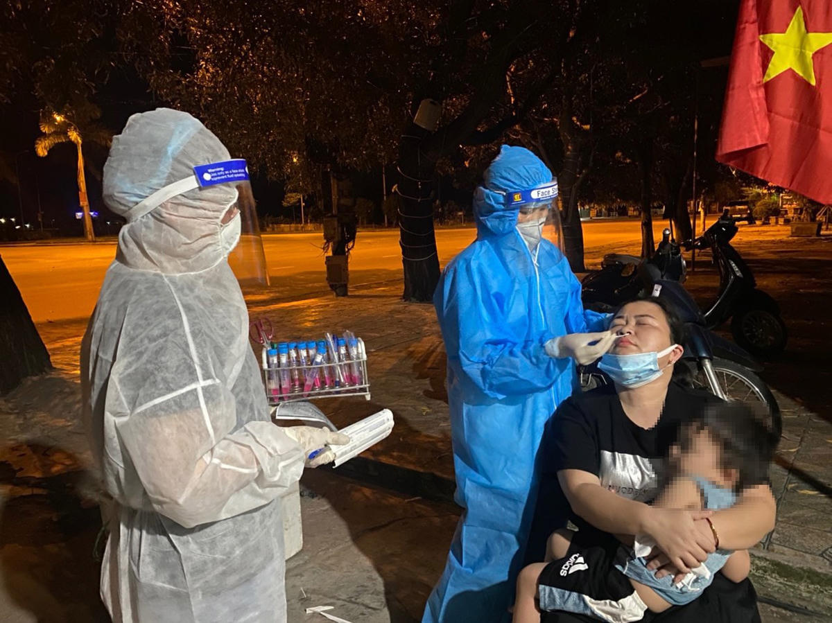 Hà Tĩnh đẩy nhanh xét nghiệm y tế.
